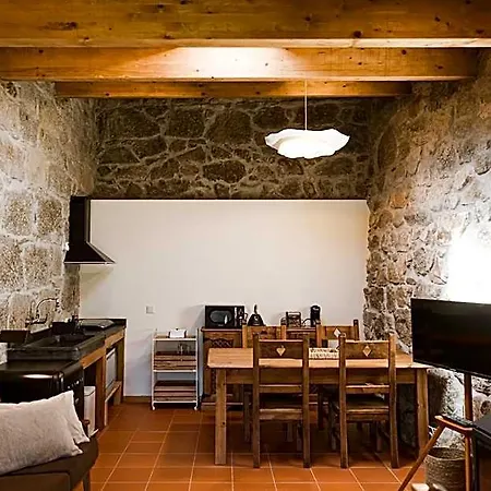 Couette-café Quinta Da Portela - Casa Visconde Arneiros - By Rowdhouses