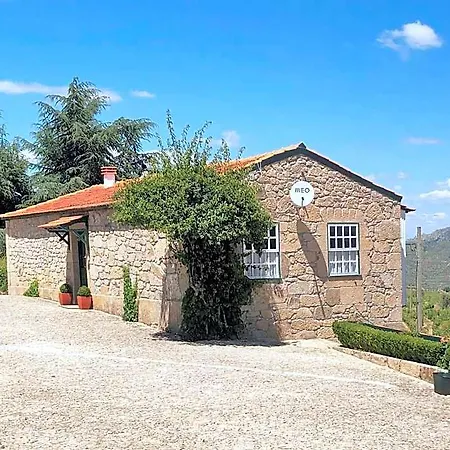 Couette-café Quinta Da Portela - Casa Visconde Arneiros - By Rowdhouses