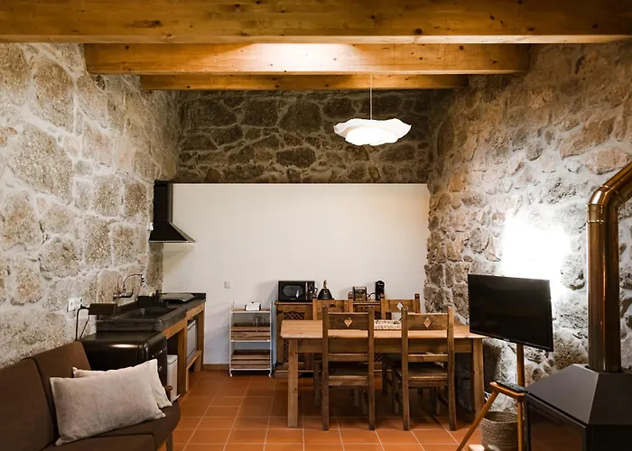Alojamento de Acomodação e Pequeno-almoço Quinta Da Portela - Casa Visconde Arneiros - By Rowdhouses